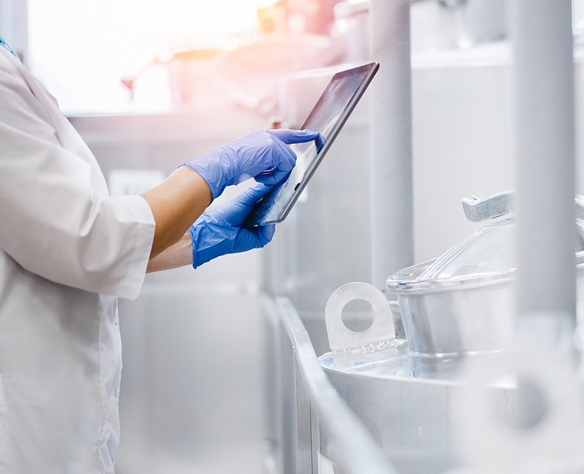 醫生在使用平板電腦的特寫鏡頭