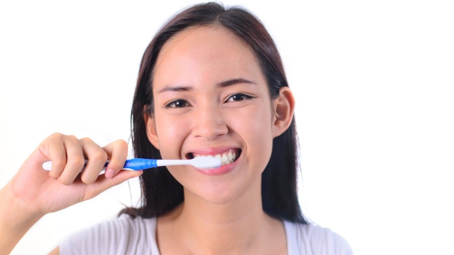 一家人正在談論牙膏使用小貼士