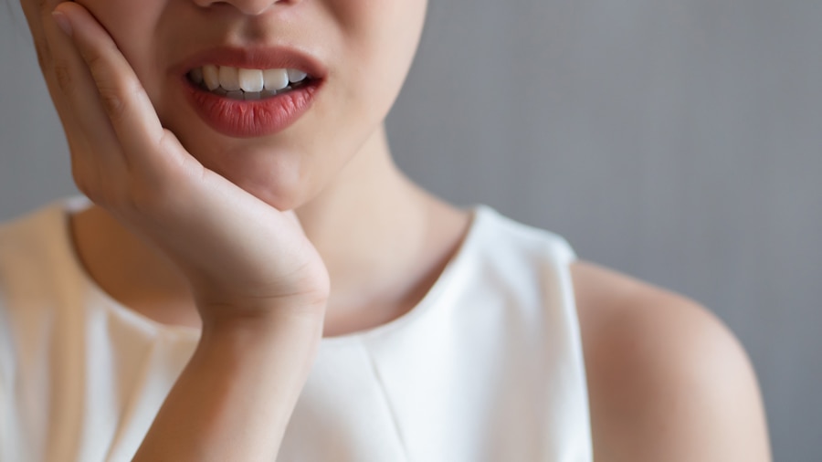 牙齒及牙肉腫脹的成因及舒緩方法 - 高露潔香港	