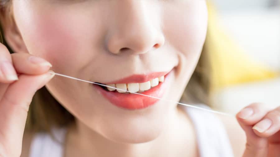 使用牙線時牙齦流血, 您該聯繫牙醫嗎? - 高露潔香港	