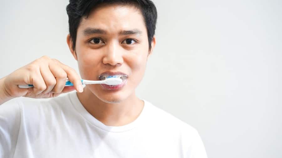 牙腳外露的成因, 症狀及有效的治療方法 - 高露潔香港